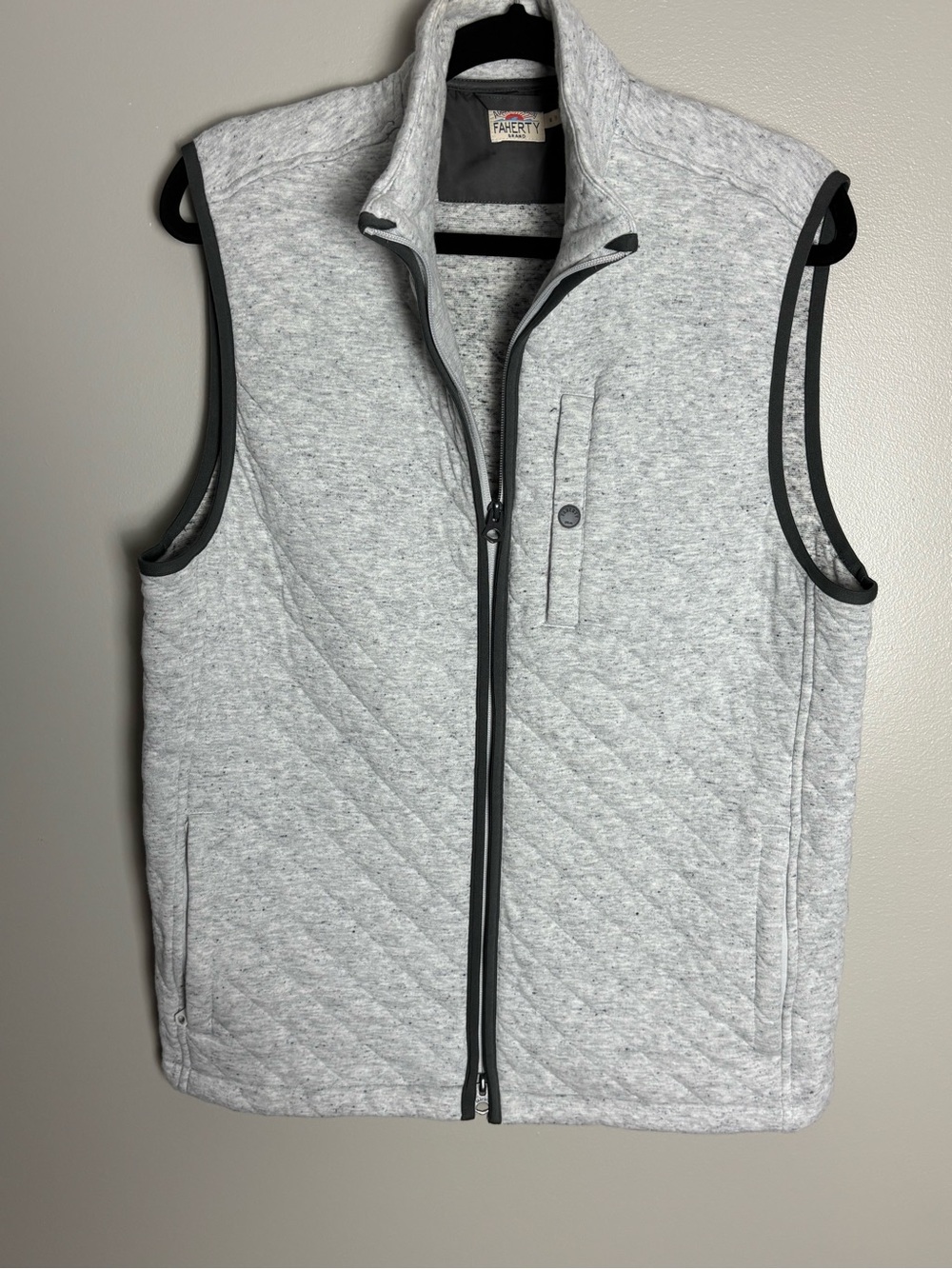 Faherty Men’s Epic Quilted Fleece Light Gray Cotton Blend Zippered Vest Medium - Picture 6 of 16